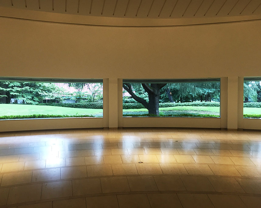 窓はアート