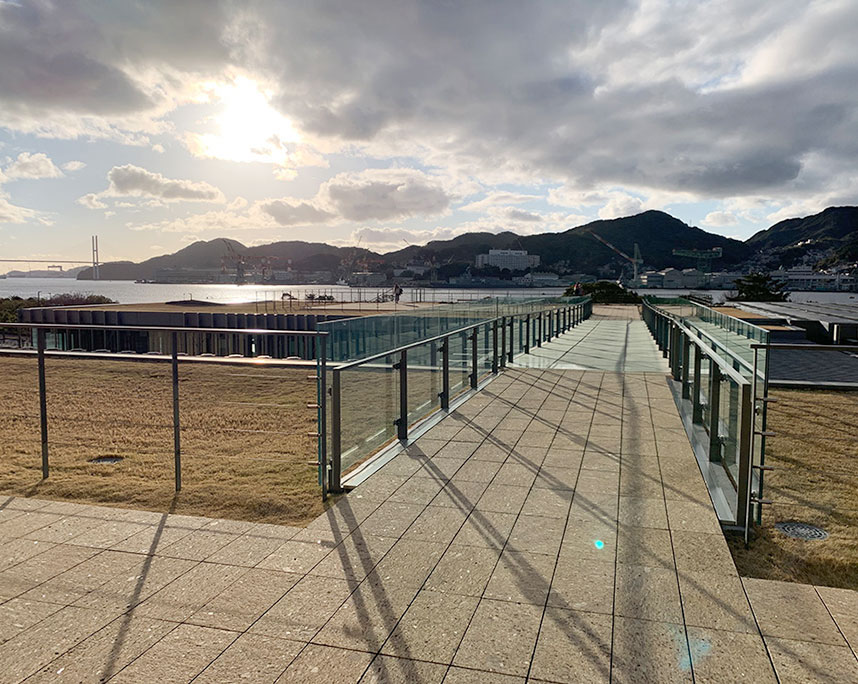 海へと続く渡り廊下