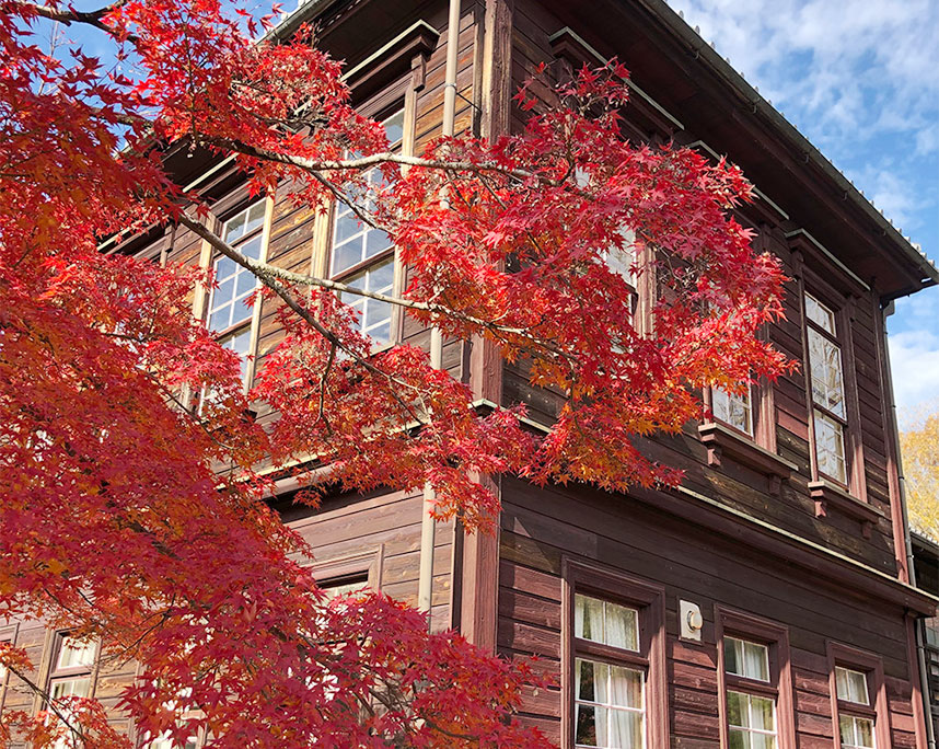 紅葉の穴場博物館明治村