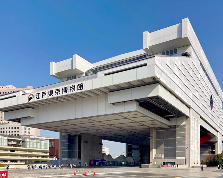 宙に浮く博物館
