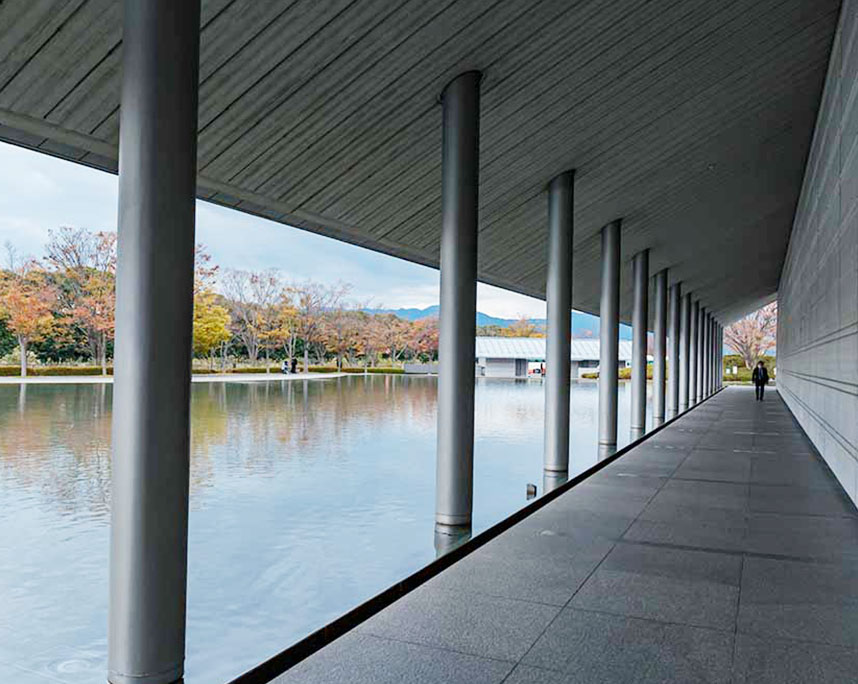 琵琶湖畔の憩い場