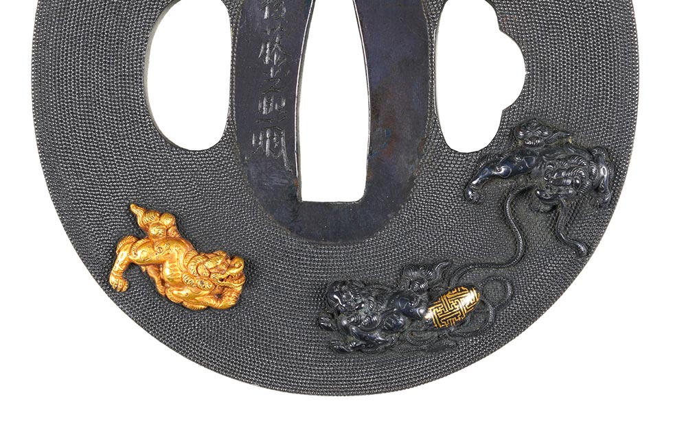 守袋獅子図大小鍔 銘 後藤光熙（大）