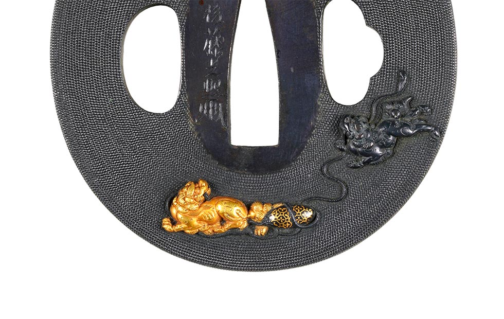 守袋獅子図大小鍔 銘 後藤光熙（小）